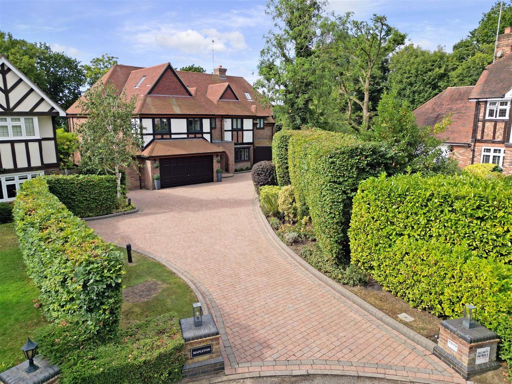 Additional image 45 of 6 bed detached house for saleWambrook Close, Hutton Mount, Brentwood CM13