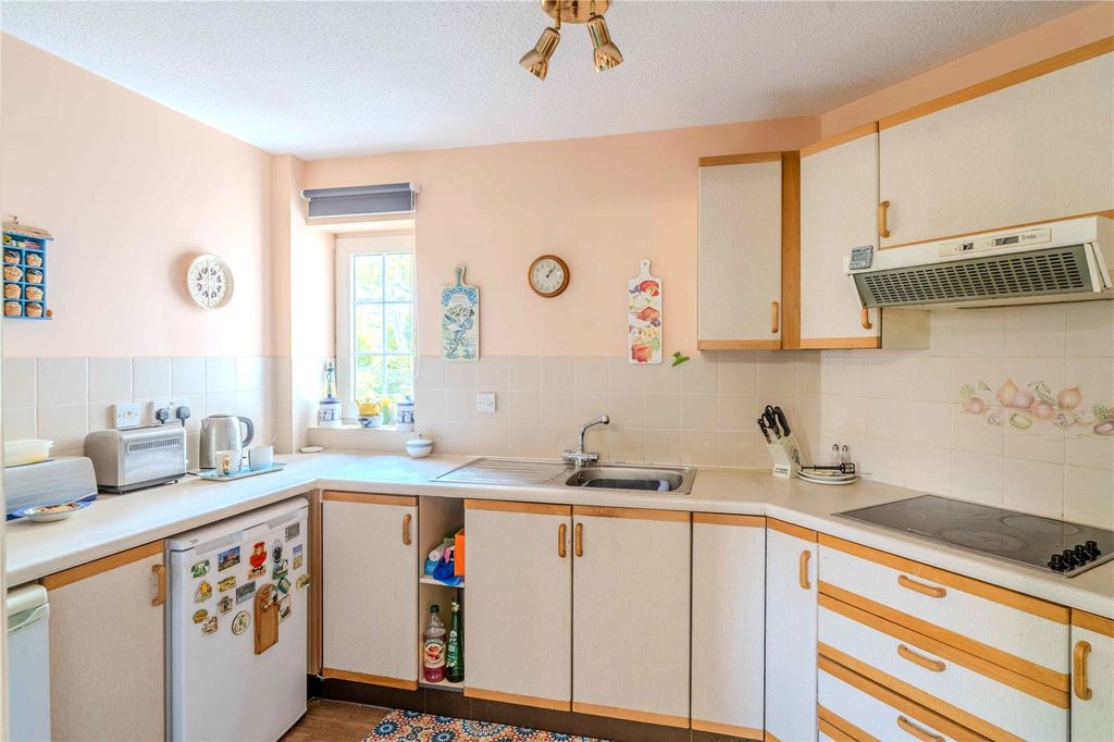 2 bed flat for saleStation Road, Broadway, Worcestershire WR12 photo 4