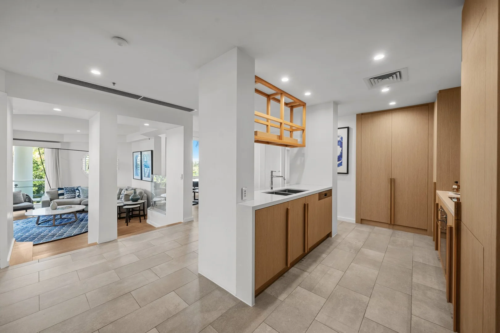 40/135 Seaworld Dr, Main Beach QLD 4217 photo 4