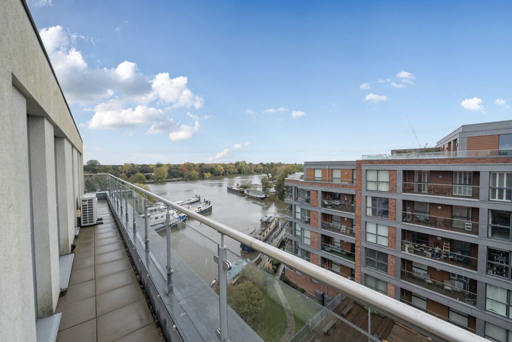 Additional image 11 of 4 bed flat for saleLighterage Court, High Street TW8