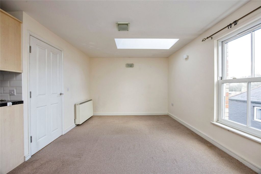 Additional image 10 of 2 bed flat for saleCrinnicks Hill, Bodmin, Cornwall PL31