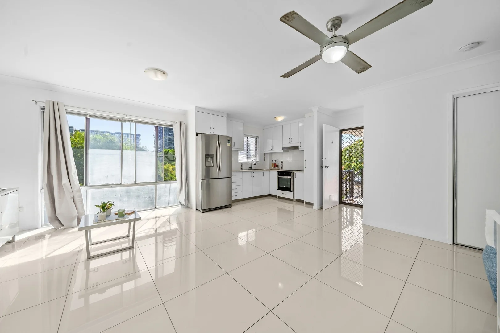 4/17 Darrambal Street, Chevron Island QLD 4217