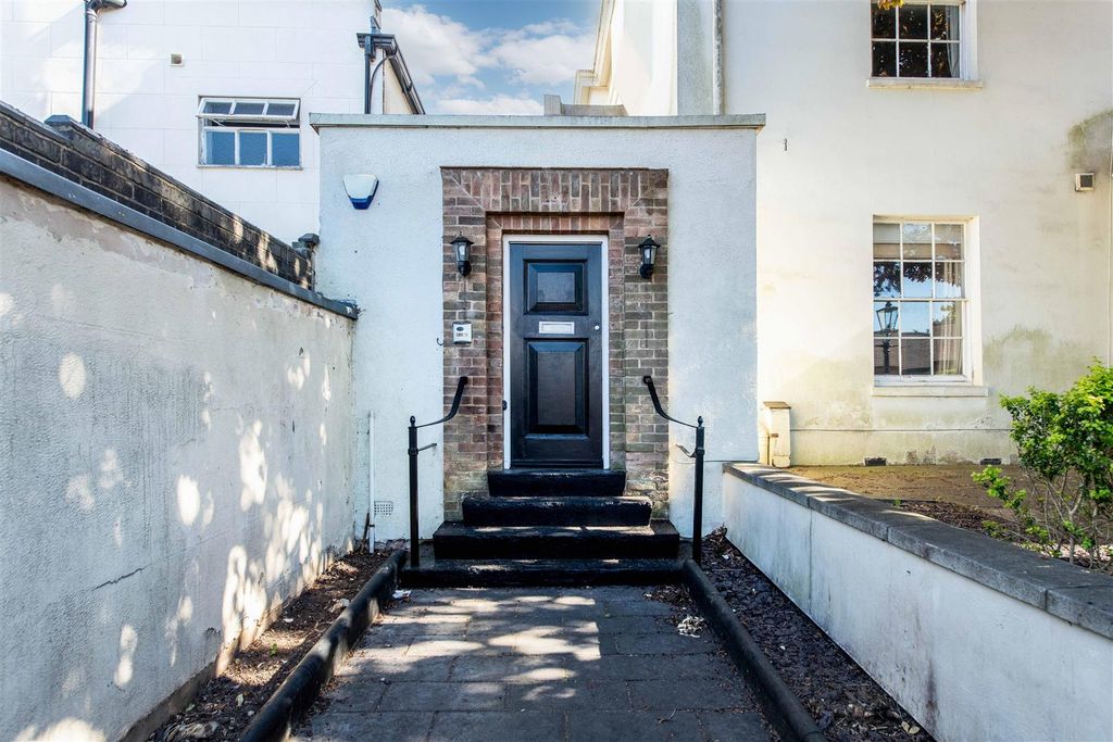 Additional image 16 of 2 bed flat for saleWestern Terrace, The Park NG7