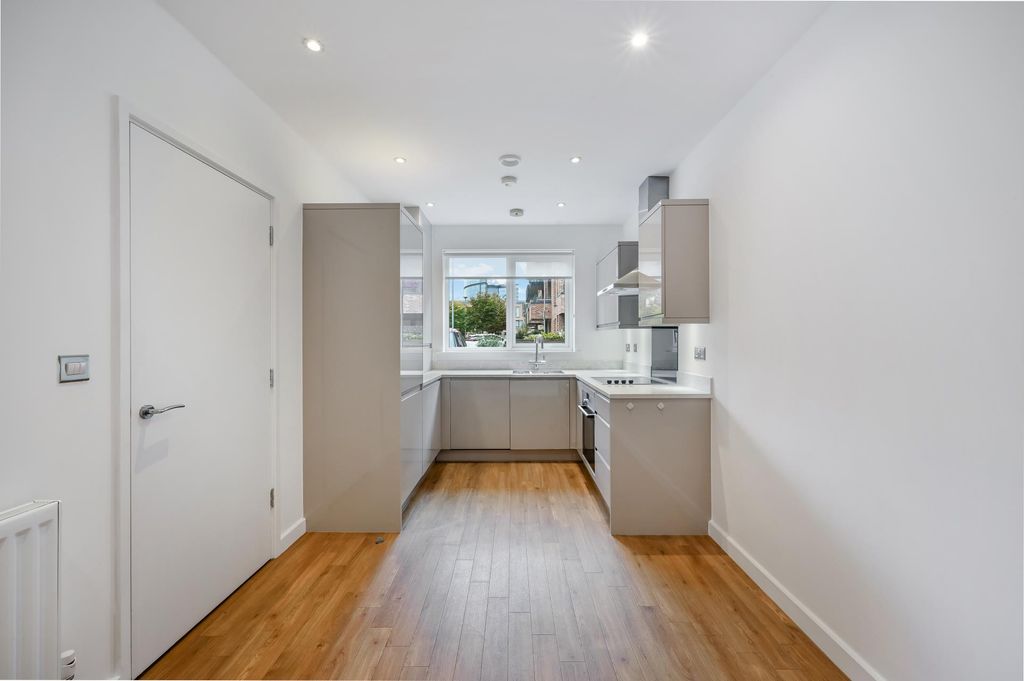 Additional image 5 of 3 bed terraced house for saleReynard Way TW8
