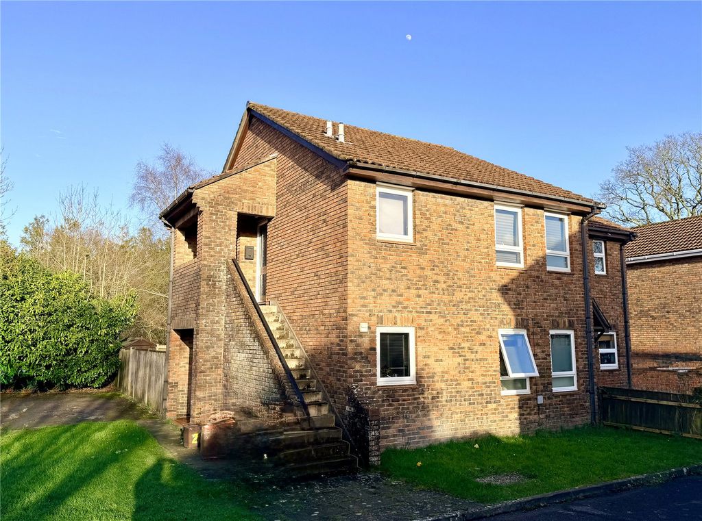 1 bed flat for saleBankhill Drive, Lymington, Hampshire SO41