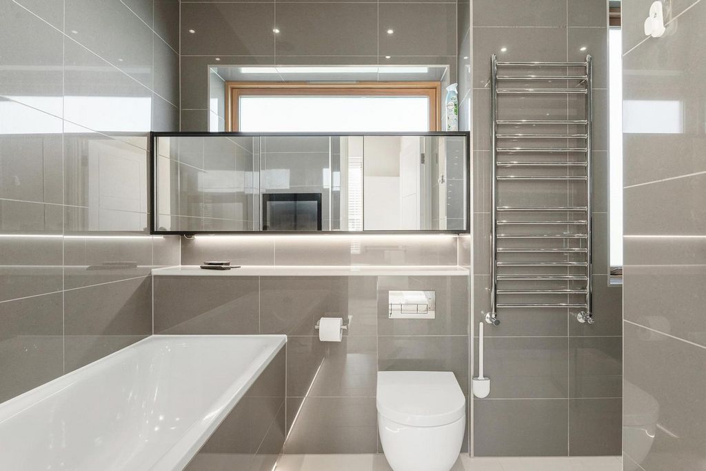 Additional image 13 of 4 bed semi-detached house for saleGibsons Place, Brentford TW8