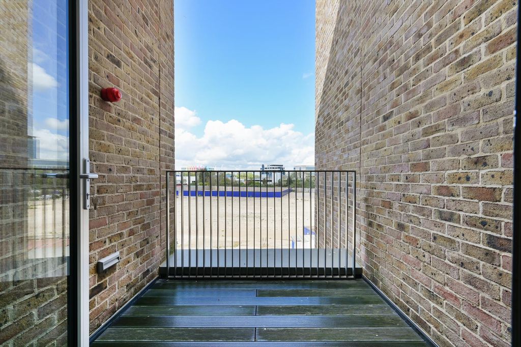 Additional image 14 of 4 bed town house for saleIsambard Court, Brentford TW8