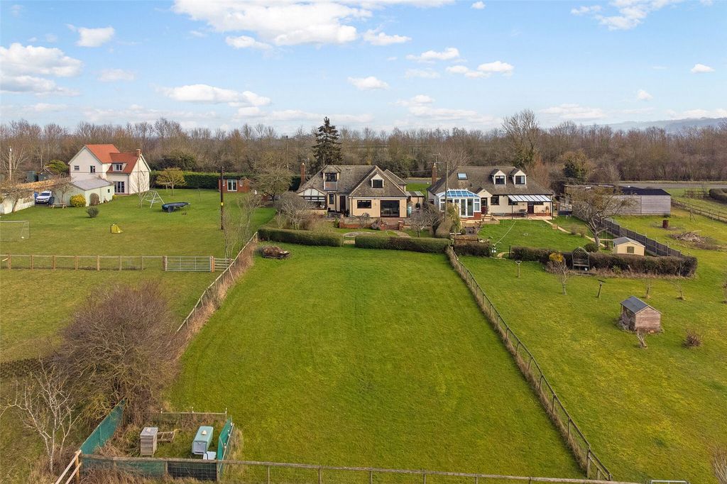 4 bed bungalow for saleEvesham Road, Broadway, Worcestershire WR12