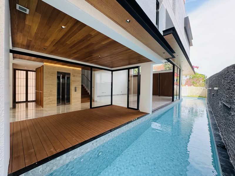 1Km to Henry Park Primary - call 8130 3636 to view