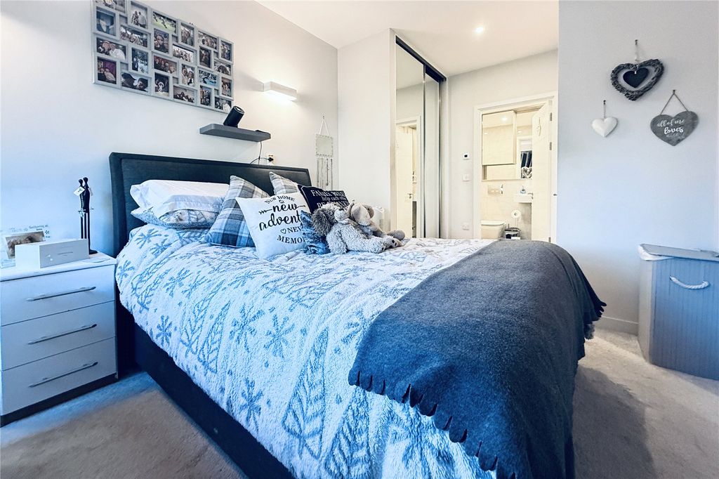 Additional image 7 of 2 bed flat for saleWokingham Road, Bracknell, Berkshire RG42