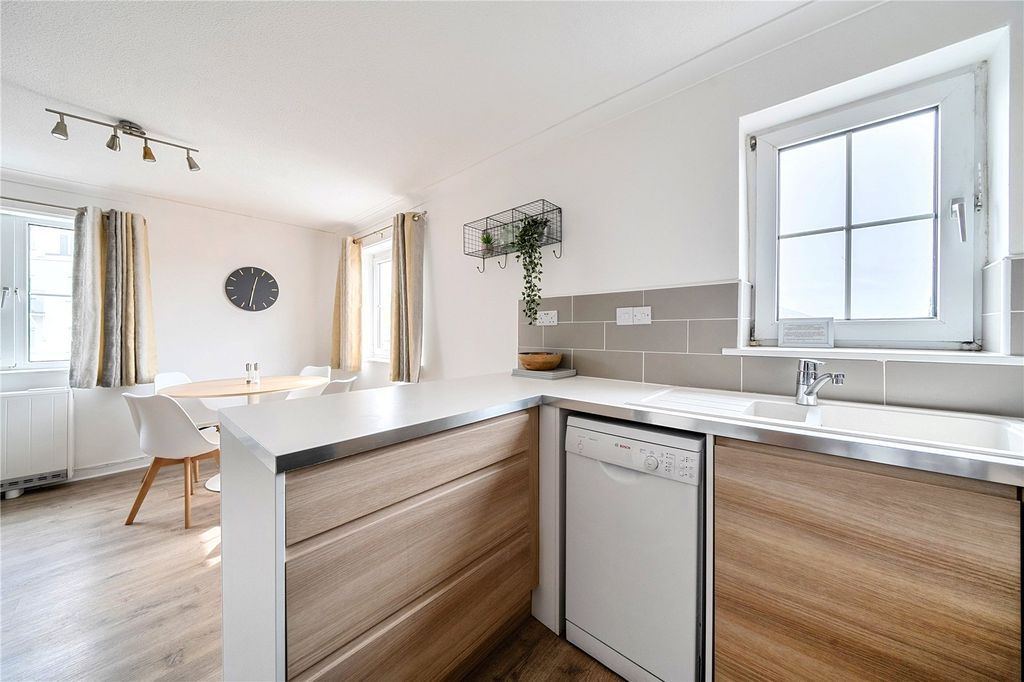 2 bed flat for saleBay View Road, Woolacombe, Devon EX34 photo 4