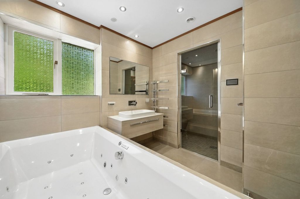 Additional image 17 of 5 bed detached house for saleWoodlands Close, Apperley Bridge, West Yorkshire BD10