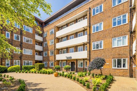 Brewster Gardens, North Kensington W10