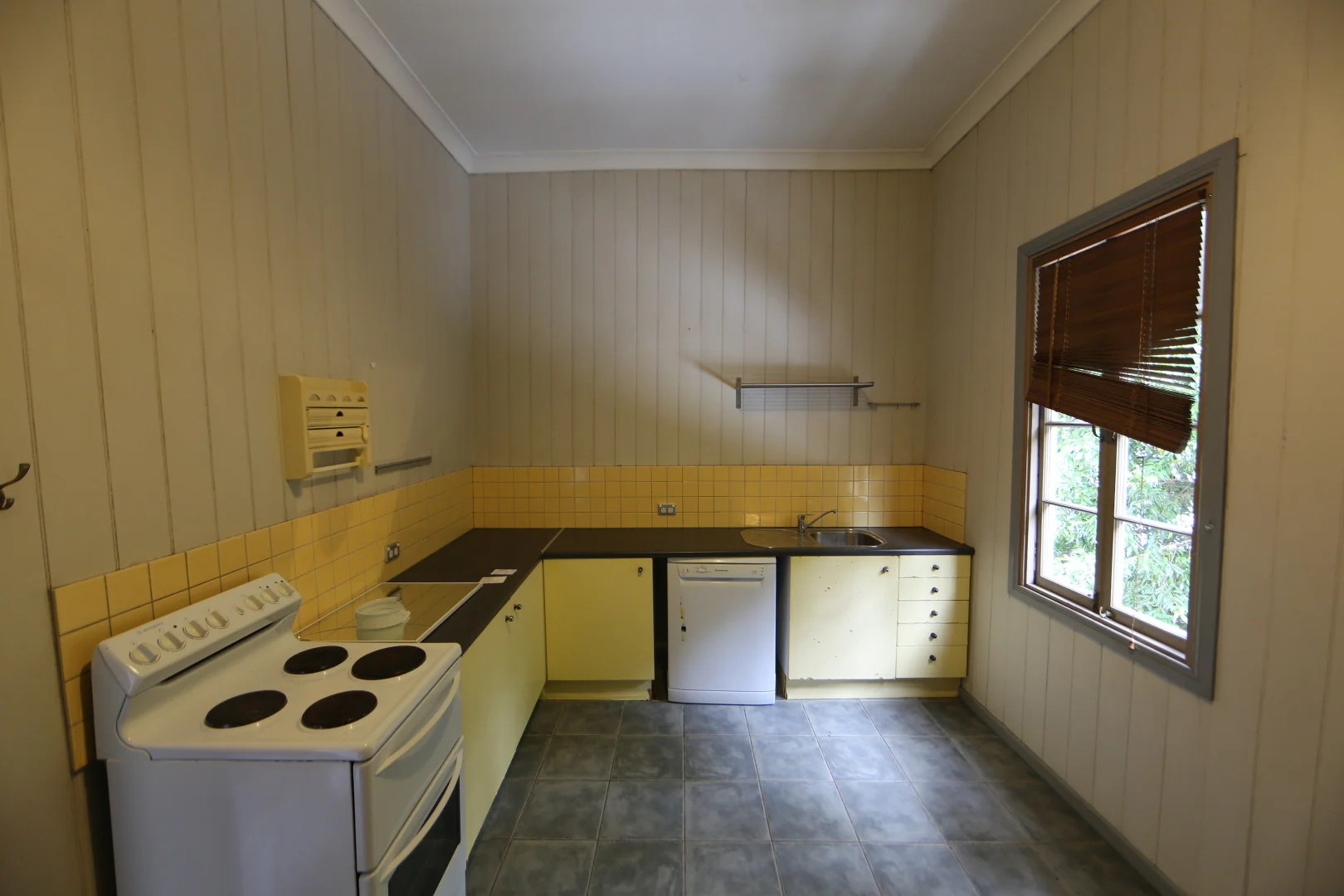 20 Cracknell Rd, Annerley QLD 4103 photo 2