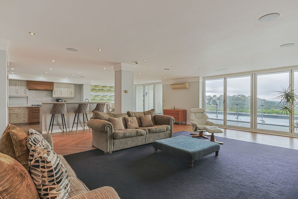 Additional image 7 of 3 bed flat for saleAlipore Close, Poole BH14
