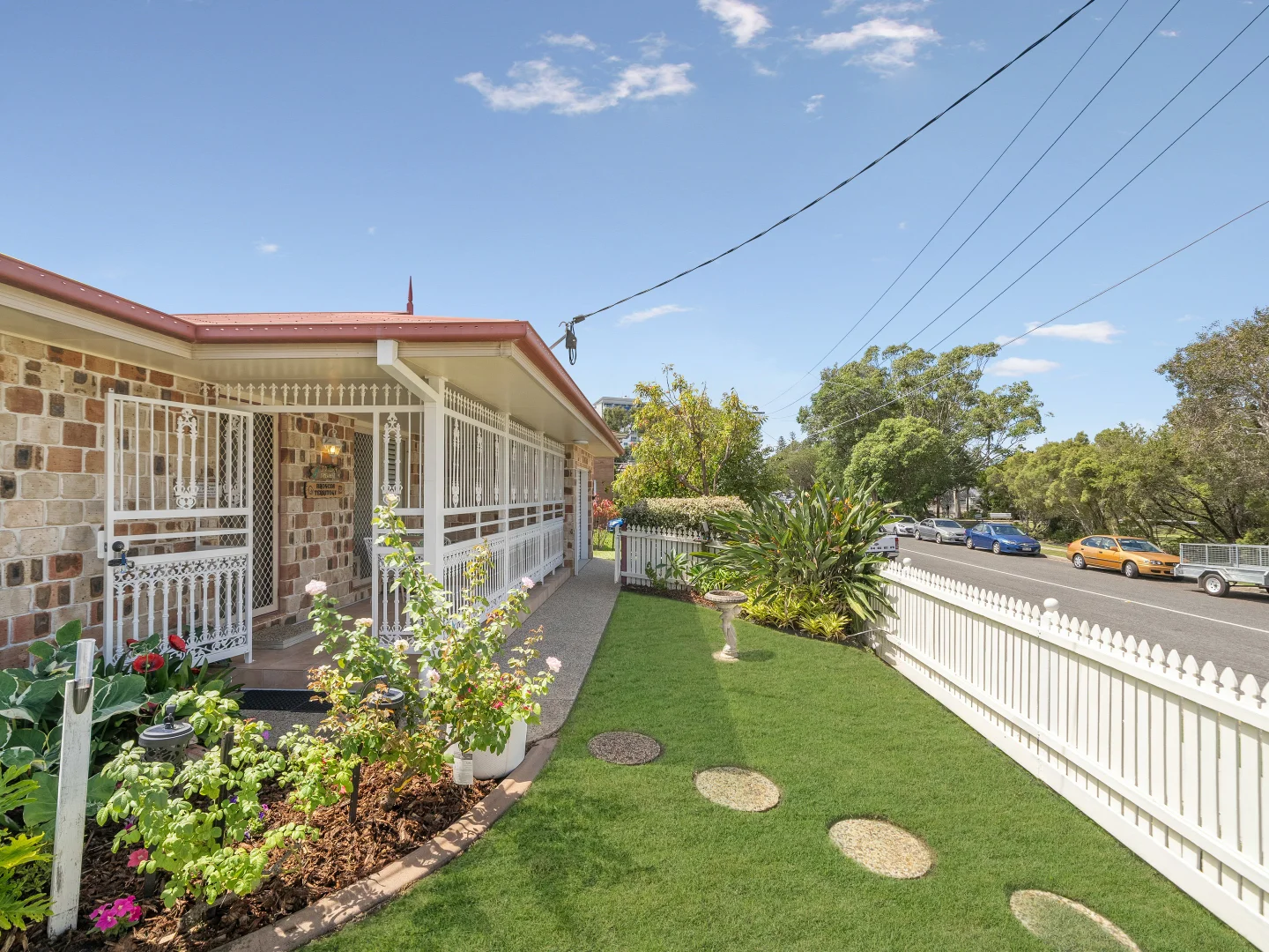 37 Humpybong Esplanade, Redcliffe QLD 4020 photo 2