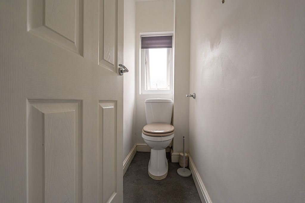 Additional image 17 of 2 bed flat for saleSouth Avenue, Sebastopol NP4