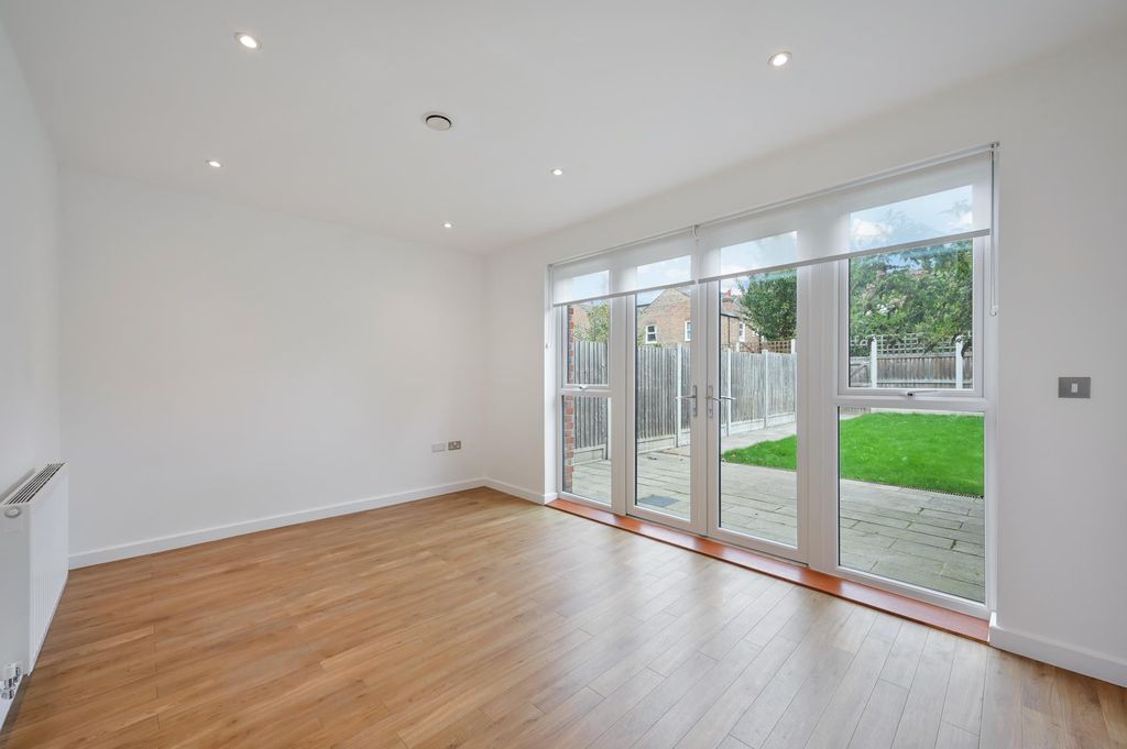 Additional image 3 of 3 bed terraced house for saleReynard Way TW8