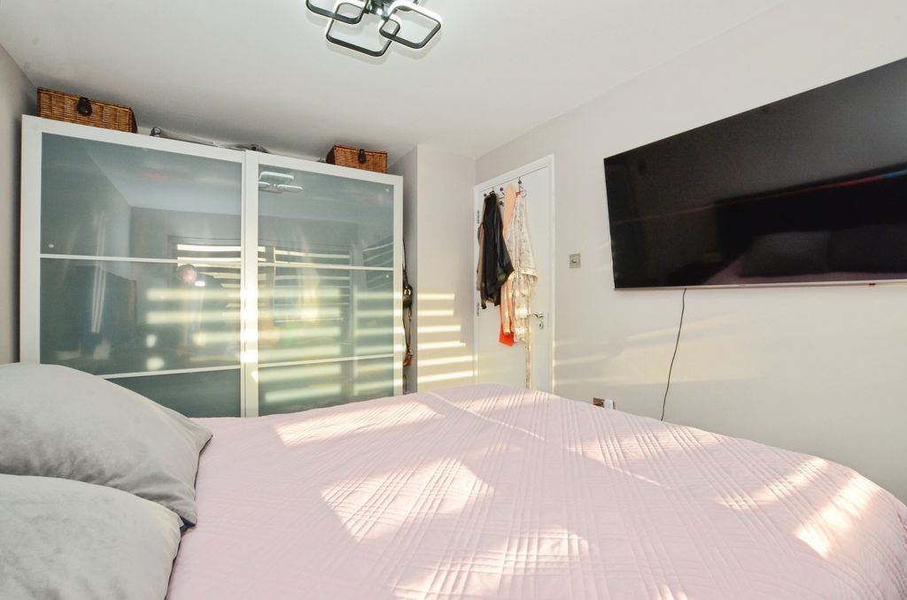 Additional image 8 of 3 bed flat for saleAshdown Drive, Borehamwood WD6