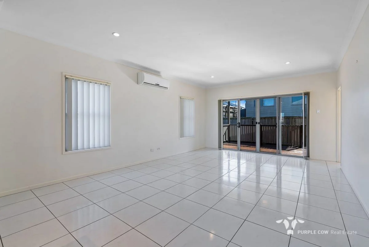 20 Laguna Crescent, Springfield Lakes QLD 4300 photo 2