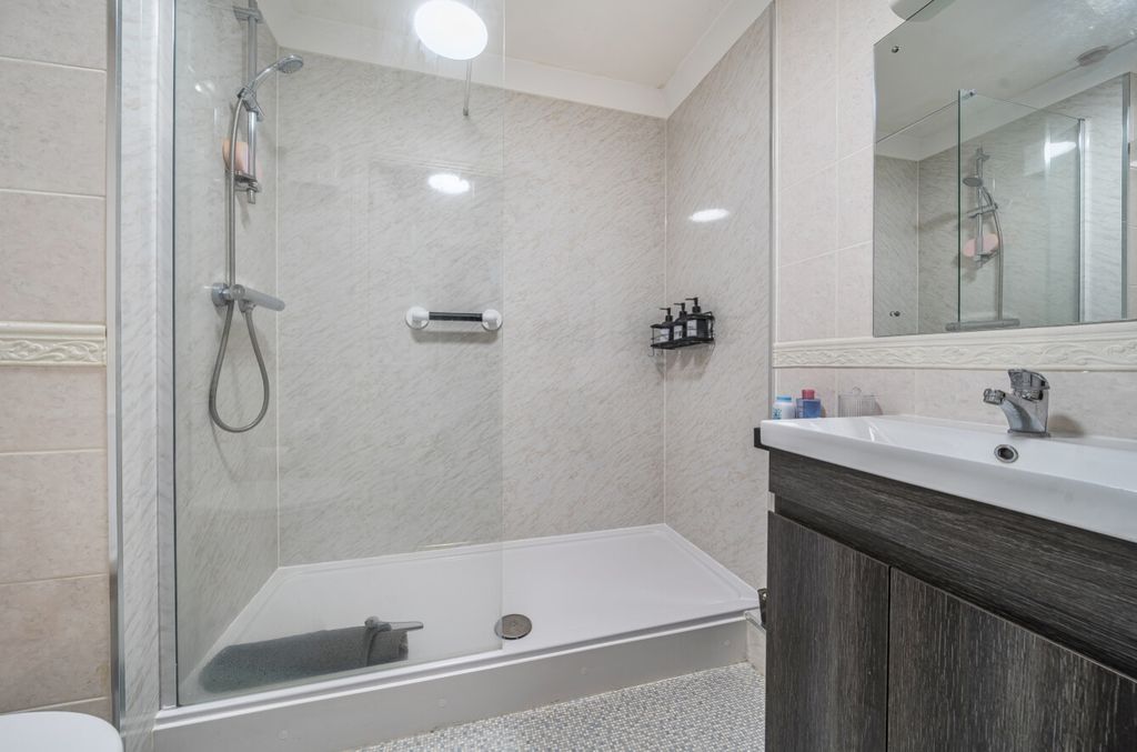 Additional image 10 of 1 bed flat for saleSwallows Court, Pool Close, Spalding, Lincolnshire PE11
