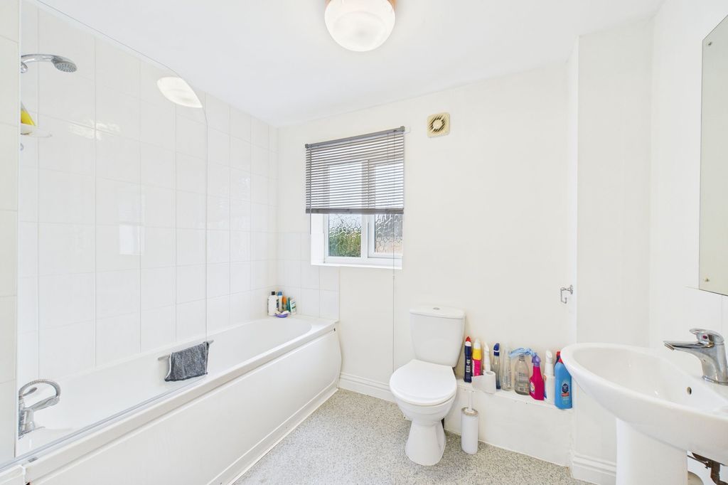 Additional image 3 of 1 bed flat for saleAvenue Gardens, Thetford IP24