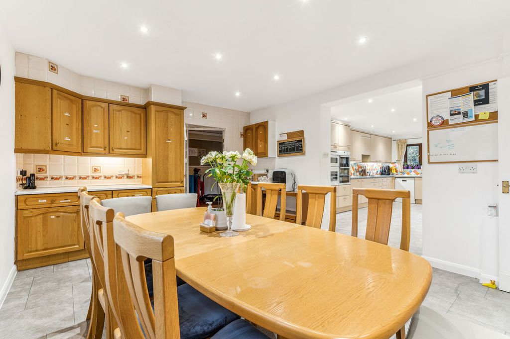 Additional image 4 of 7 bed detached house for saleBeech Drive, Borehamwood WD6