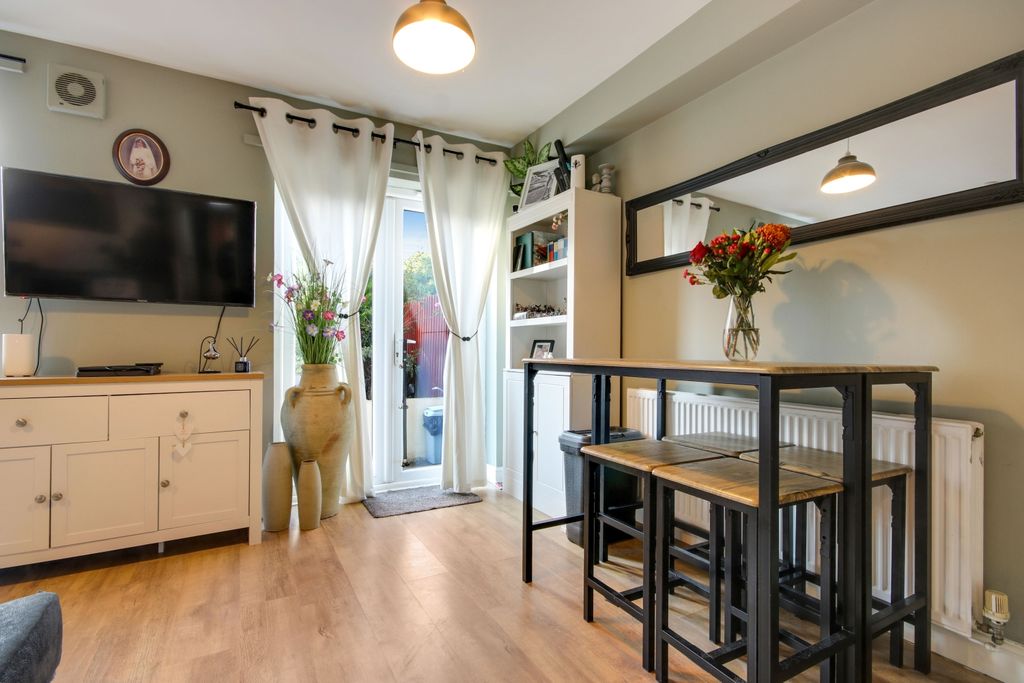 Additional image 4 of 2 bed flat for saleAspen Grove, Fremington, Barnstaple, Devon EX31