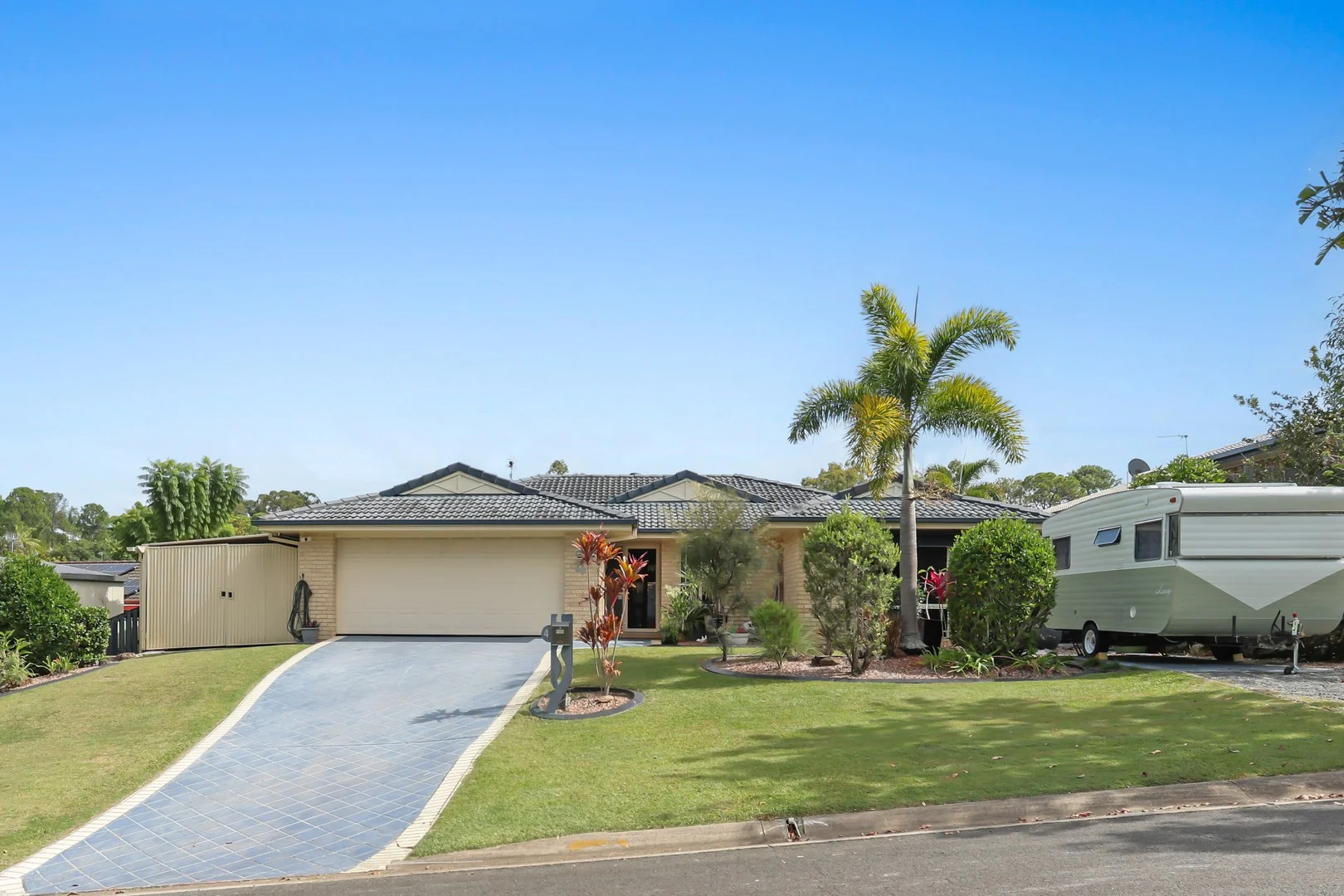 4 Kingman Court, Pacific Pines QLD 4211
