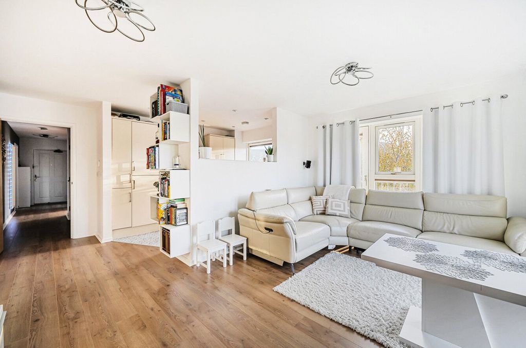 Additional image 14 of 2 bed flat for saleLondon Road, Binfield, Bracknell, Berkshire RG42