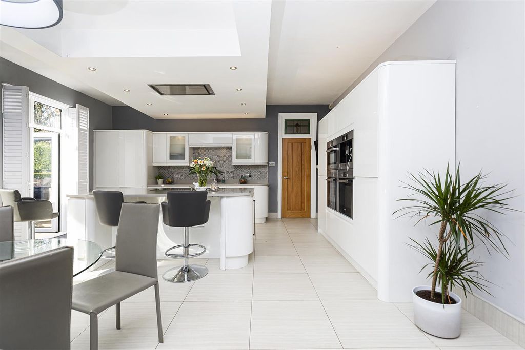 Additional image 2 of 4 bed detached house for saleBeaconsfield Road, Clayton, Bradford BD14