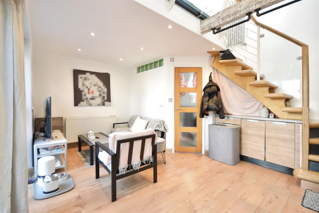 Additional image 11 of 5 bed semi-detached house for saleNew Road, Brentford TW8