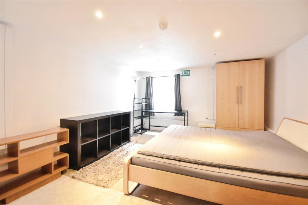 Additional image 6 of 5 bed semi-detached house for saleNew Road, Brentford TW8
