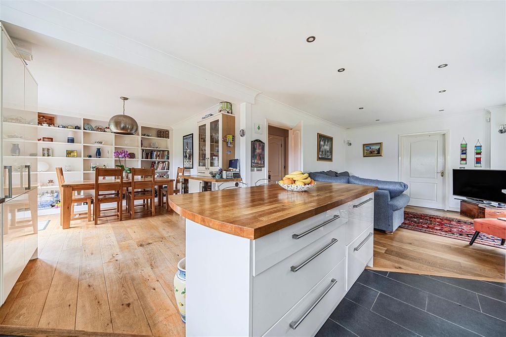 Additional image 3 of 5 bed detached house for saleNewmans Close, Broadstairs CT10