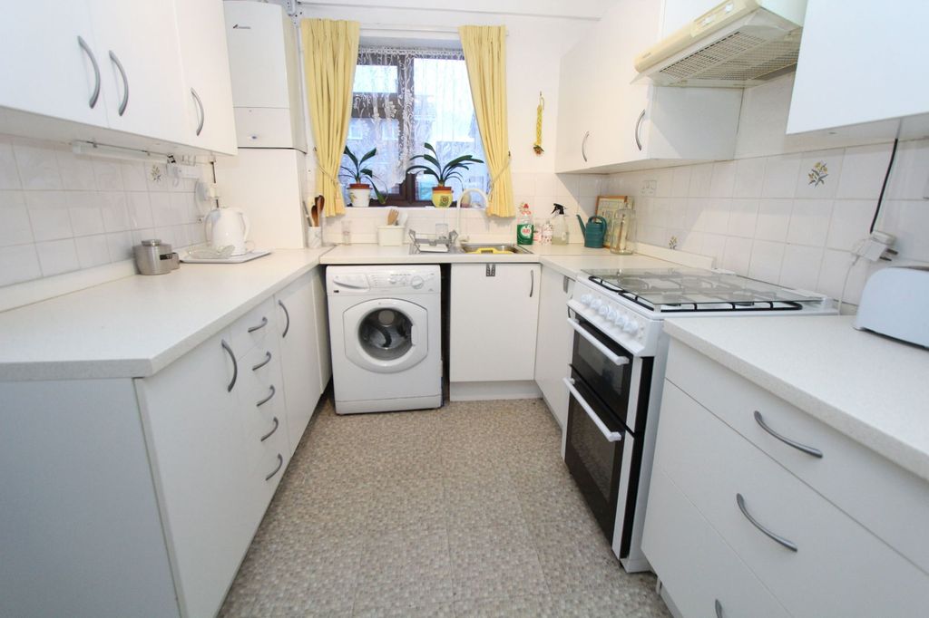 2 bed flat for saleWoodcombe Close, Amblecote, Brierley Hill. DY5 photo 2