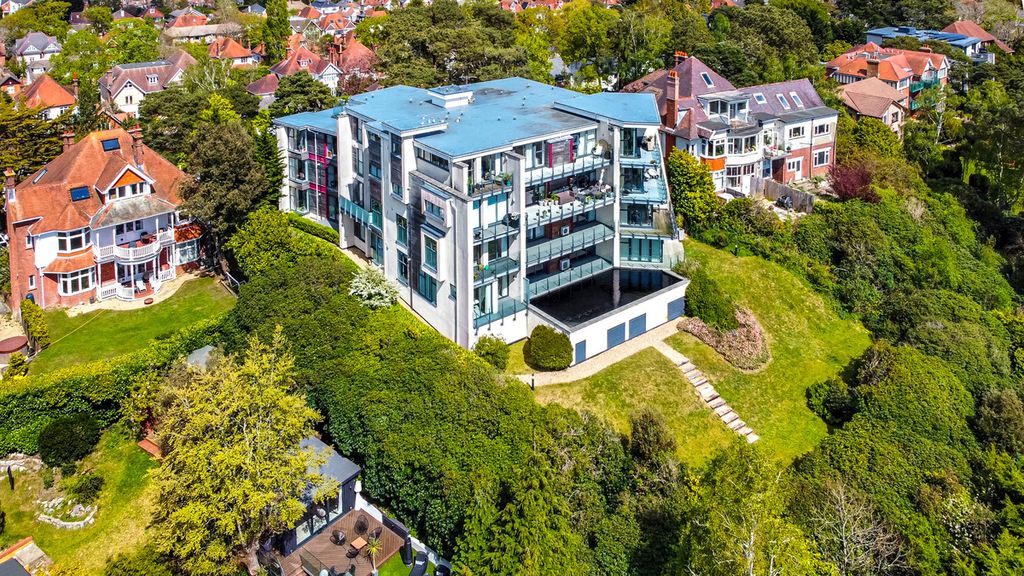 Additional image 21 of 3 bed flat for saleAlipore Close, Poole BH14
