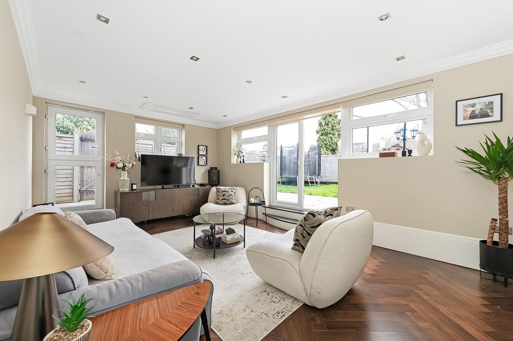 Additional image 2 of 3 bed flat for salePalace Grove, Bromley BR1