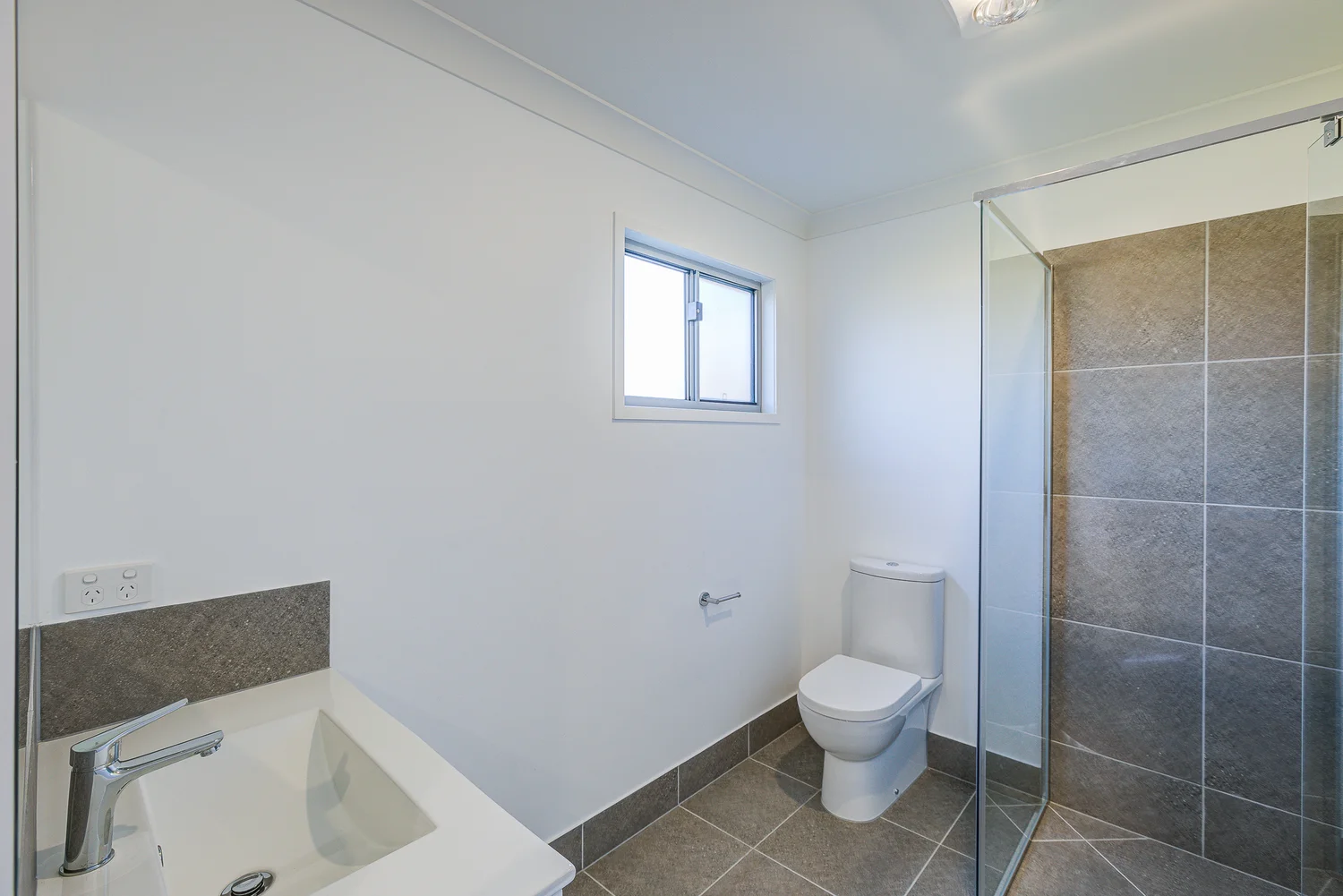 Additional image 9 of 1/147B South Station Road, Silkstone QLD 4304