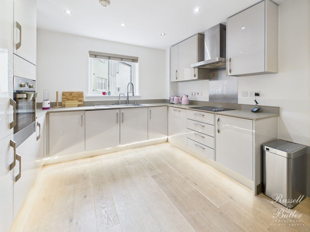 Additional image 2 of 1 bed flat for saleSummerhouse Hill, Buckingham MK18