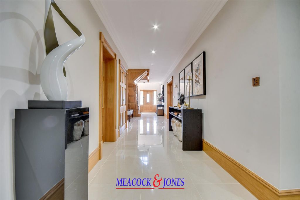 Additional image 19 of 6 bed detached house for saleChallacombe Close, Hutton Mount, Brentwood CM13