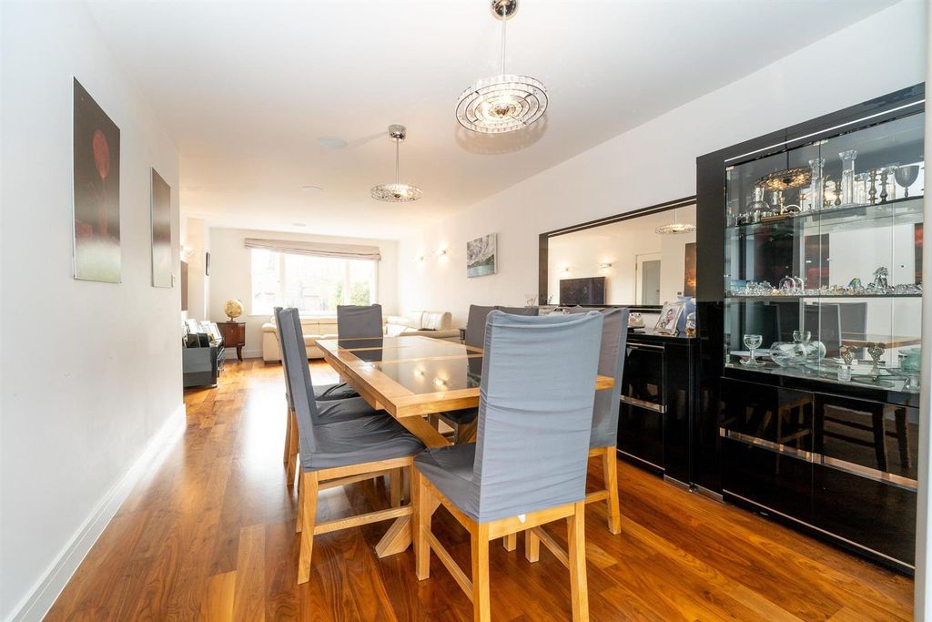 Additional image 4 of 4 bed semi-detached house for saleOakwood Avenue, Borehamwood WD6