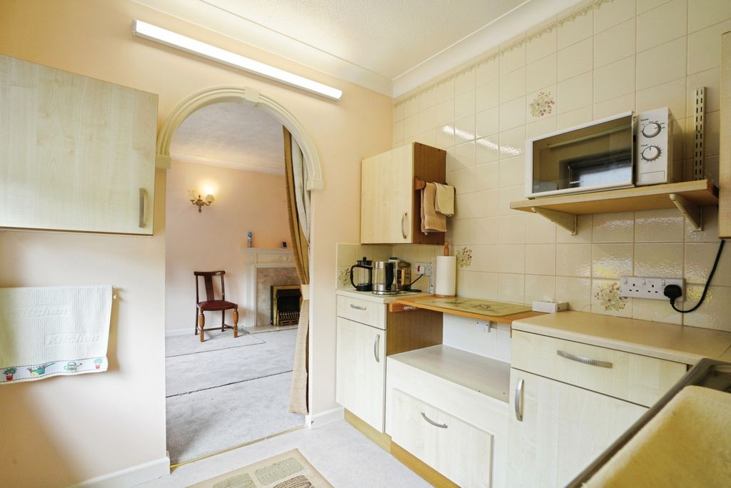 Additional image 3 of 1 bed flat for saleBerrycoombe Road, Bodmin, Cornwall PL31