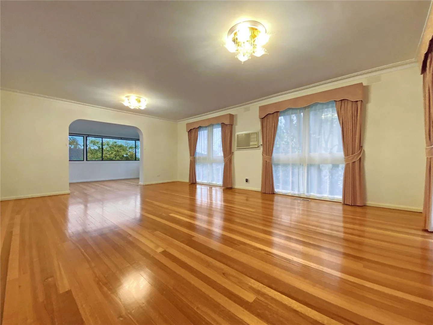 7 Randall Ct, Mount Waverley VIC 3149 photo 2