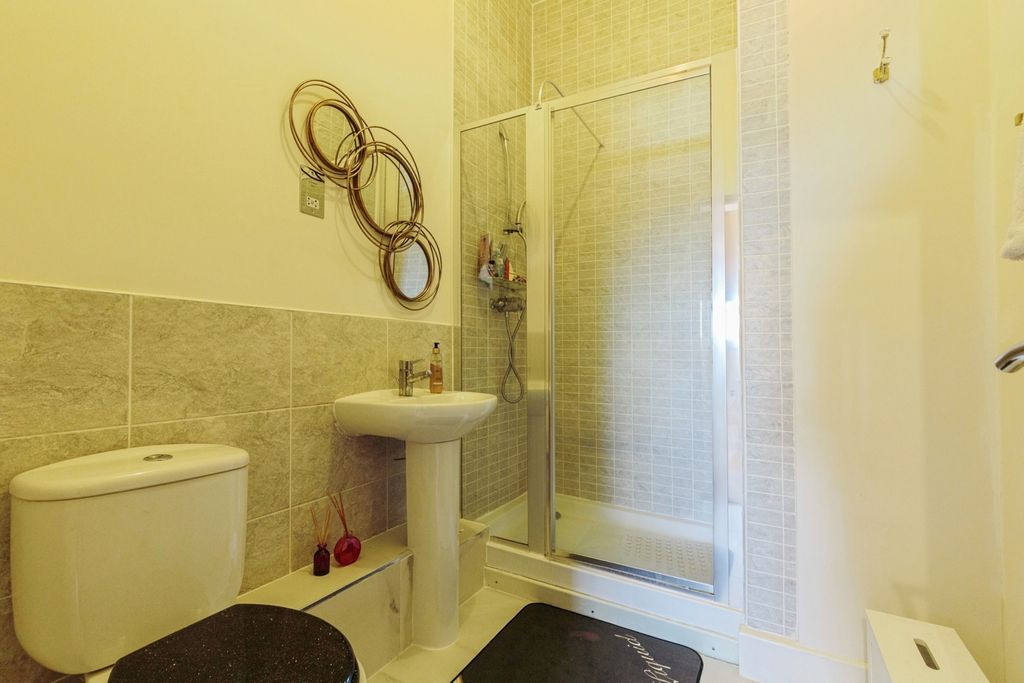 Additional image 16 of 3 bed flat for saleQueens Promenade, Bispham, Blackpool, Lancashire FY2