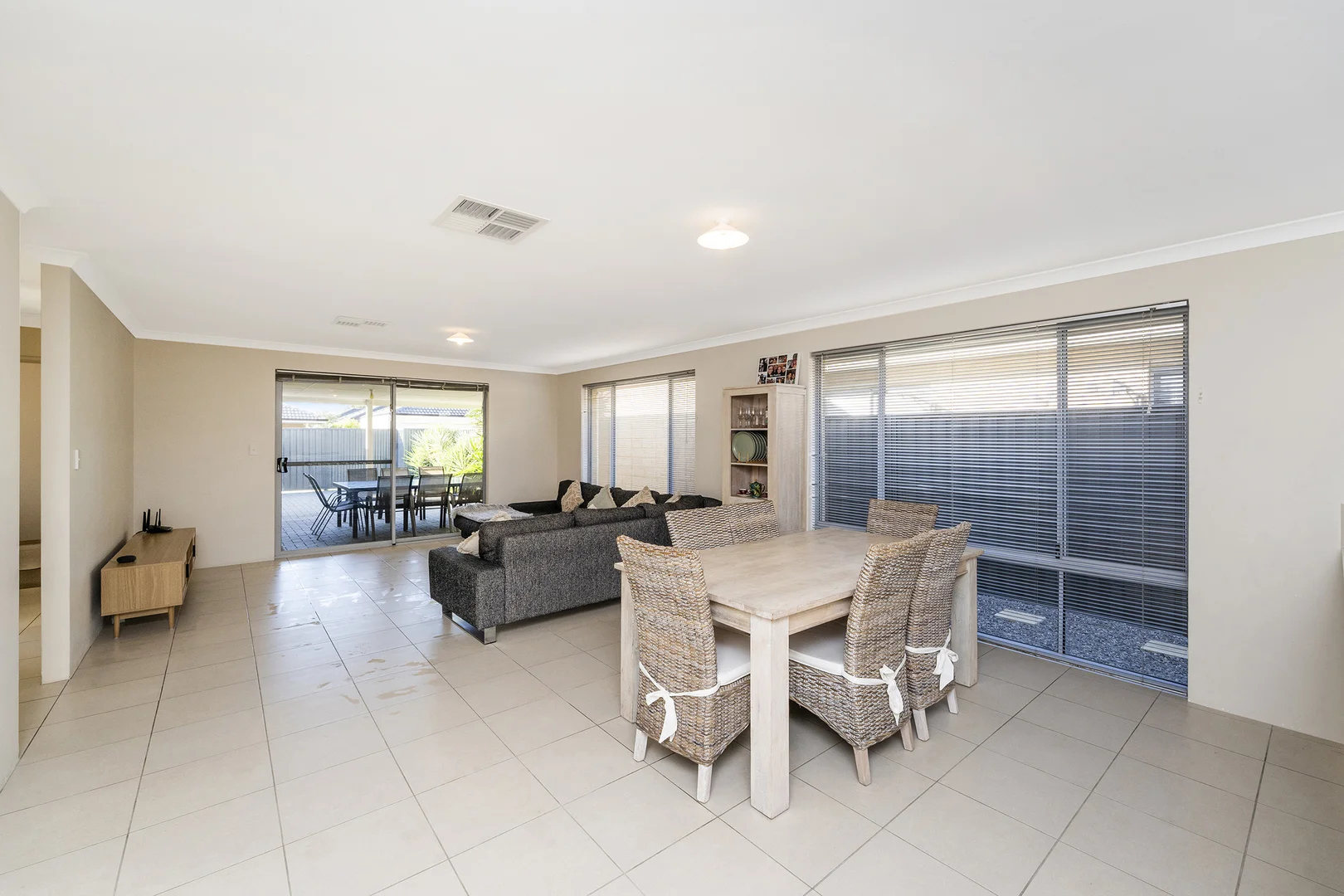 4 Saxon Lane, Baldivis WA 6171 photo 3