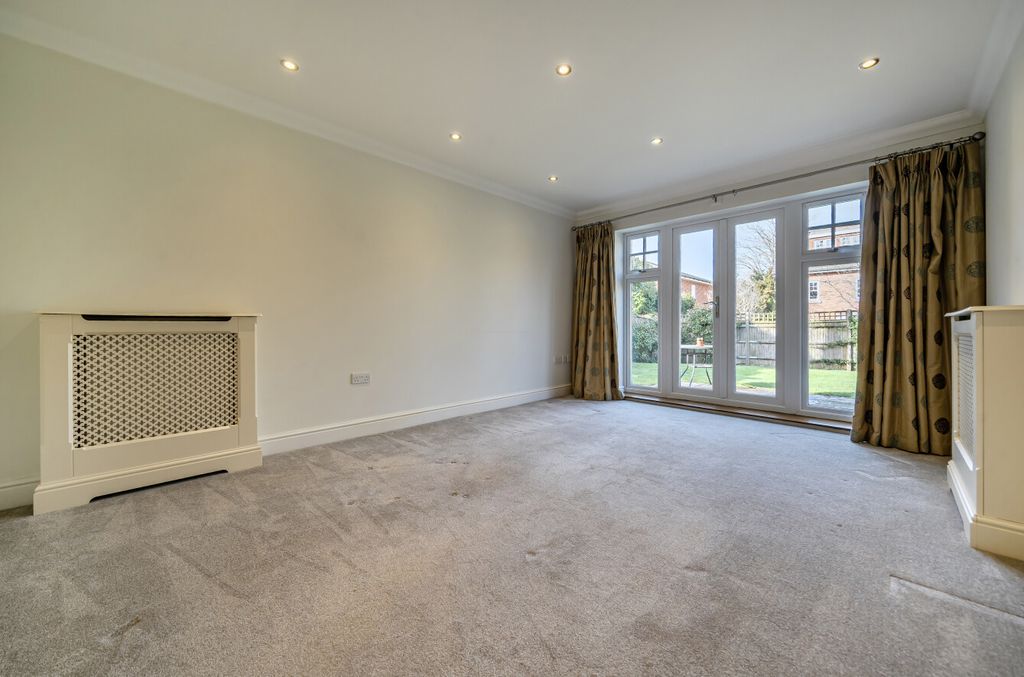 Additional image 4 of 2 bed flat for saleBroomfield, Binfield, Bracknell RG42