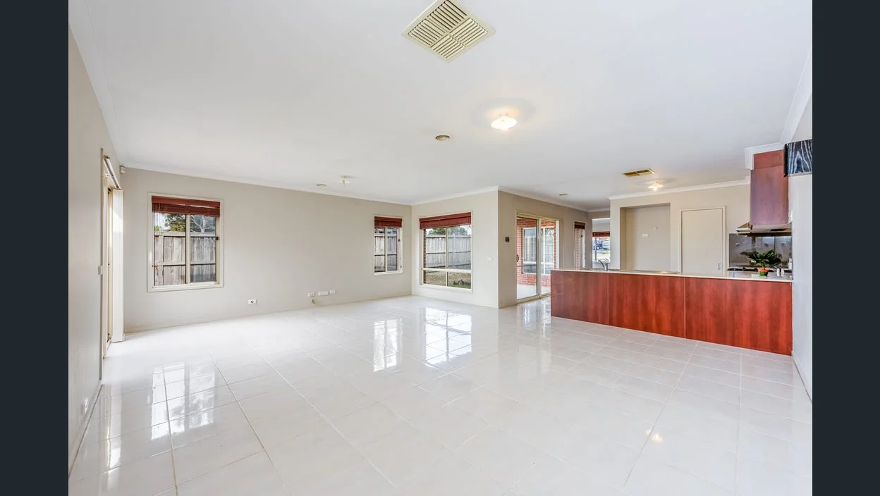 16 Thunderbolt Drive, Cranbourne East VIC 3977 photo 2