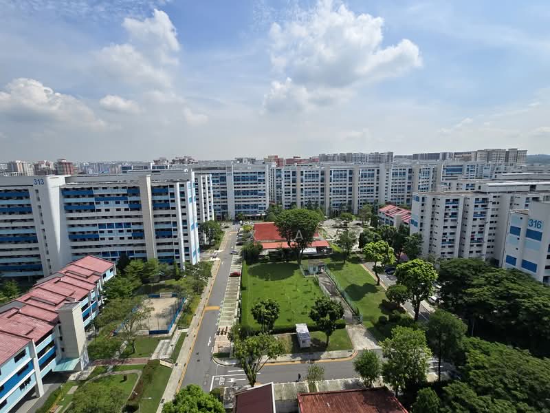 Hougang Street 32 photo 2