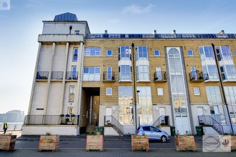 Princes Court, Surrey Quays SE16