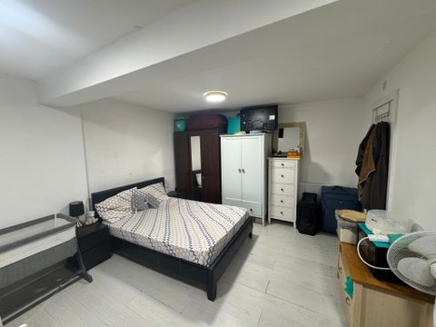 Western Road, Mitcham CR4, Studio to rent